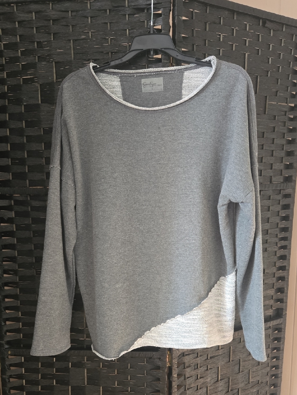 Jessica Simpson Gray & White Pullover Long Sleeve Womens Large Shirt